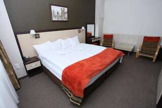 Гостиница Премьер Отель Краснодар Двухместный номер «Премьер» с 1 кроватью или 2 отдельными кроватями-1
