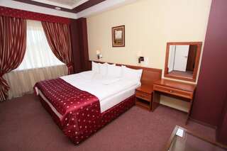 Гостиница Премьер Отель Краснодар Улучшенный двухместный номер с 1 кроватью или 2 отдельными кроватями-2